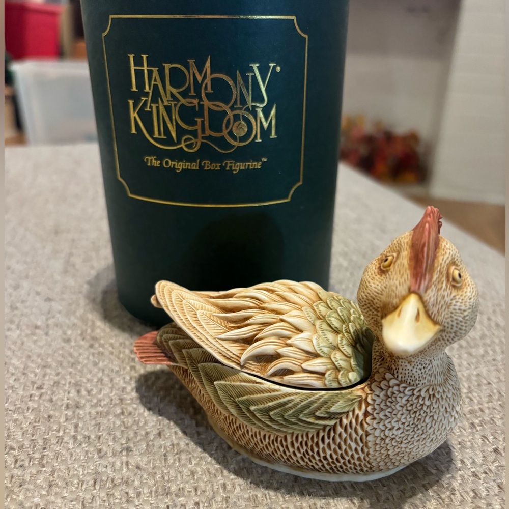 Harmony Kingdom Keeping Current Figurine Box